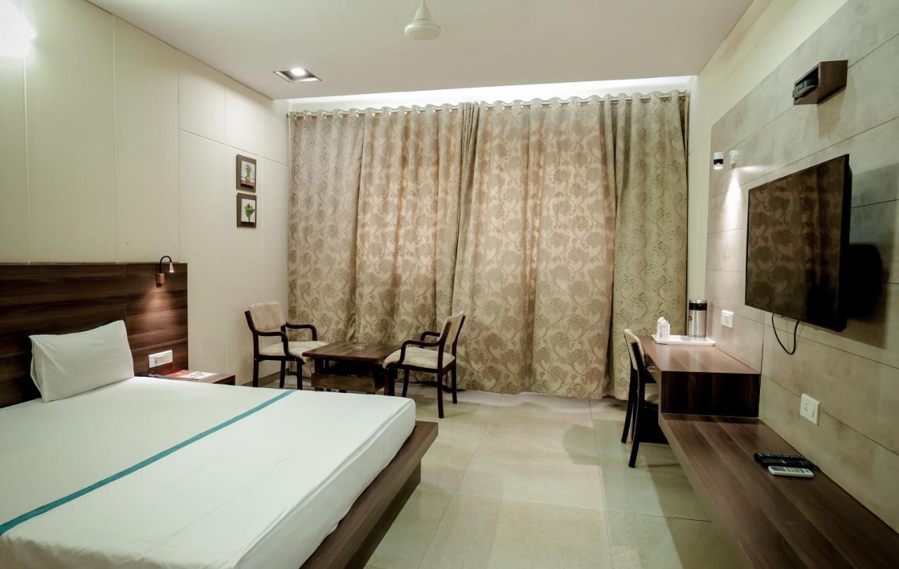Hotel Highway King Behror Ngoại thất bức ảnh